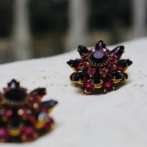 Red and pink vintage signed Judy Lee clip on gold tone earrings - Picture 9 of 12